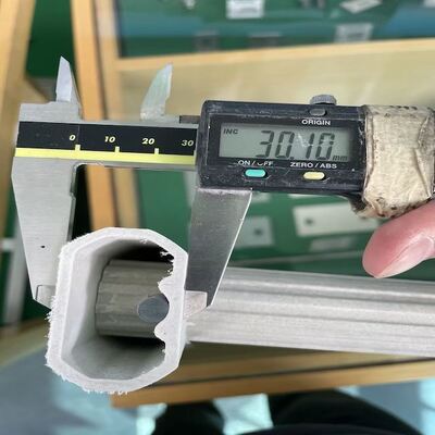 Profil bentuk tidak teratur FRP pultruded dengan konstruksi ringan Kekuatan tinggi dan sifat anti korosi yang sangat baik