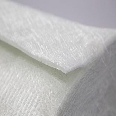 Mat inti fiberglass 450g csm ada di kedua sisi, bagian tengahnya adalah PP 150gsm per meter persegi, dengan benang nilon untuk menjahit bersama membentuk mat, sangat cocok untuk pembuatan panel surya dan suku cadang mobil